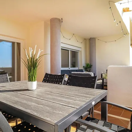 2 Bedroom Awesome In Apartment Marbella