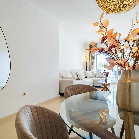2 Bedroom Awesome In Apartment Marbella